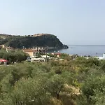 Olivia Grove Himare