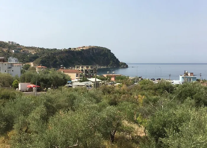 Olivia Grove Himara