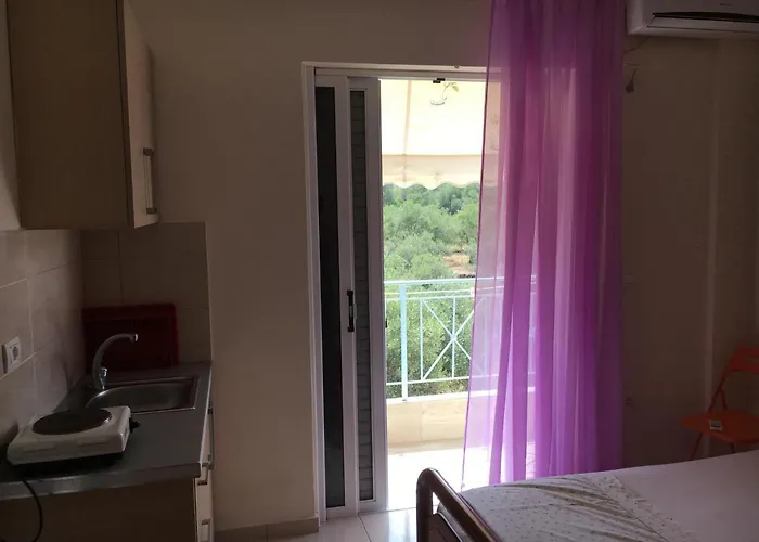 Olivia Grove * Himara