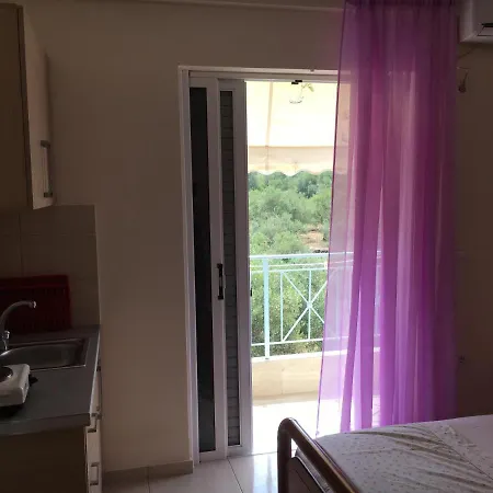 Olivia Grove * Himarë