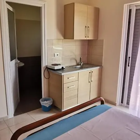 Olivia Grove * Himare